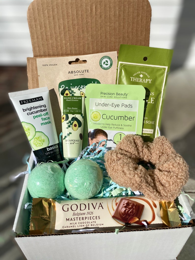 Green Beauty Gift Box / Self Care Package / for Her / Women's Birthday / Get Well Soon / Pamper Kit / Thank You Set image 5