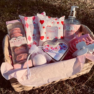Pink Care Package / Self Care Kit / Health and Wellness Box / Gifts for  Women / Relaxation Kits / Pink Beauty Boxes 