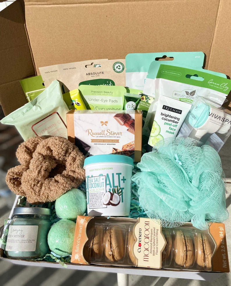 Green Beauty Gift Box / Self Care Package / for Her / Women's Birthday / Get Well Soon / Pamper Kit / Thank You Set image 2