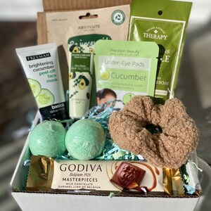 Green Beauty Gift Box / Self Care Package / for Her / Women's Birthday / Get Well Soon / Pamper Kit / Thank You Set image 4