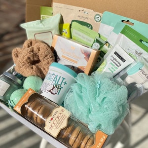 Green Beauty Gift Box / Self Care Package / for Her / Women's Birthday / Get Well Soon / Pamper Kit / Thank You Set