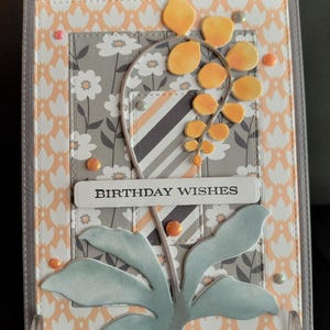 Demure Orchidee A2 Geburtstag Karte in Pfirsich, Grau & Weiß