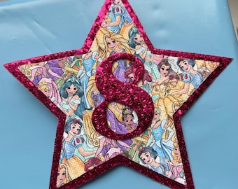 Crachá de aniversário para qualquer idade e tema