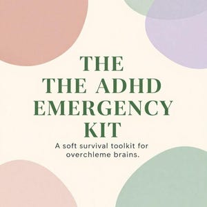 Può includere: Una carta color crema con il testo "THE ADHD EMERGENCY KIT" in verde scuro. La carta include anche il testo "A soft survival toolkit for overchleme brains". Cerchi rosa pastello, verdi e viola decorano lo sfondo.