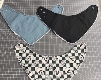 Anpassad handgjord bandanahaklapp - Babyshowerpresent