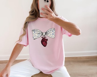 Anatomical Heart Ribbon Shirt Nurses Healthcare Gift Women Garden Tee Heart Anatomy T-Shirt Nurse Enthusiast Botanical Tshirt Medical