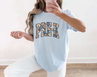 Daisy Flower Schriftzug Shirt Lehrer Bildung Geschenk Frauen klobige T-Shirt Floral Typografie T-Shirt Erzieher Enthusiast Typografie Tshirt