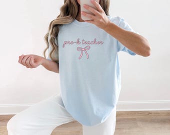 Hair Bow Shirt Teacher School Gift Women Simple Tee Hair Clip T-Shirt Educator Enthusiast Minimalist Tshirt Classroom Graphic Soft Tones