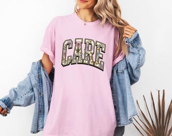 Flower Varsity Letters Shirt Nurses Recognition Gift Women Floral Tee Letterman T-Shirt Nurse Enthusiast Botanical Tshirt Appreciation