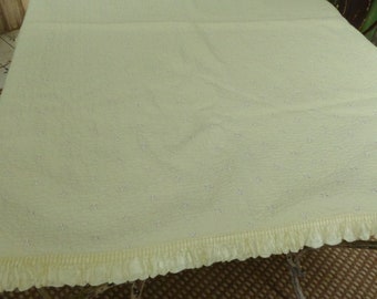 Vintage Yellow  Nylon Machine Embroidered White Daisies  Quilted  Top Baby Quilt 46" Lx 32"W   Mid Century