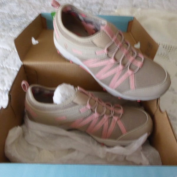 Vintage Skechers Outdoor Vegan Ladies sneakers size 8.5 NOS