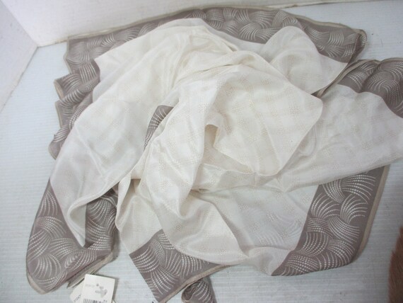 Vintage PERRY ELLIS 34" x 34" Square 2 Tone Beige… - image 9