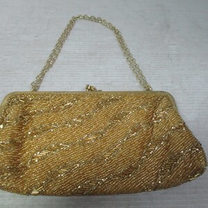 Cartera de mano pequeña con cuentas doradas y asa de cadena dorada de Walborg of Hong Kong, 20,3 x 11,4 cm