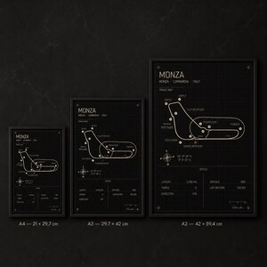 Op de afbeelding: Drie ingelijste zwart-wit Monza racecircuitkaarten. De kaarten zijn gelabeld A4 (21 x 29,7 cm), A3 (29,7 x 42 cm) en A2 (42 x 59,4 cm). Elke kaart bevat circuitdetails en specificaties.