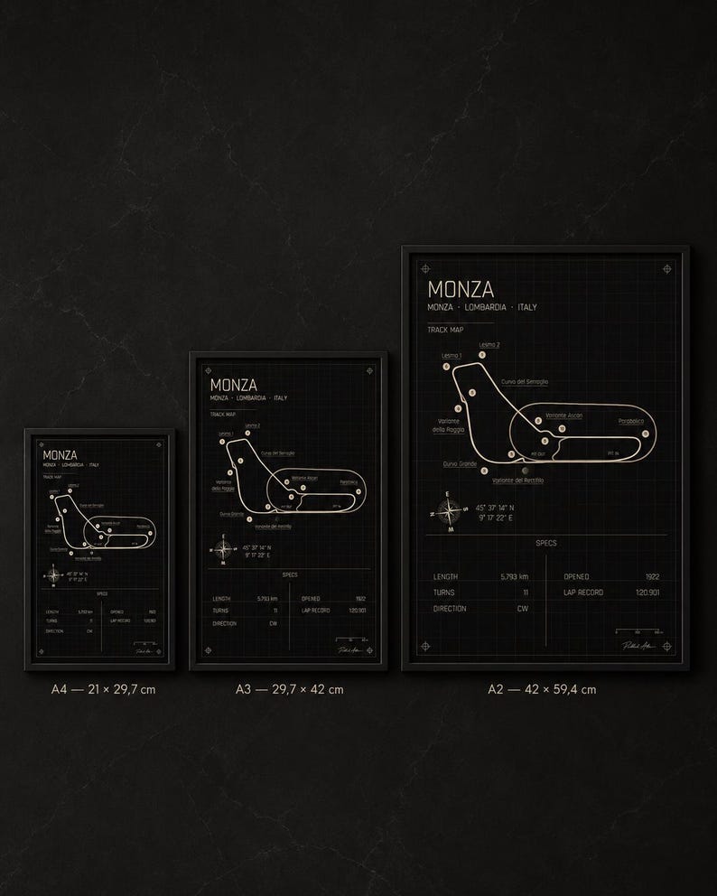 Op de afbeelding: Drie ingelijste zwart-wit Monza racecircuitkaarten. De kaarten zijn gelabeld A4 (21 x 29,7 cm), A3 (29,7 x 42 cm) en A2 (42 x 59,4 cm). Elke kaart bevat circuitdetails en specificaties.