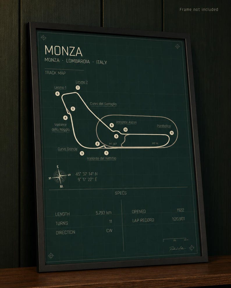 Op de afbeelding: Ingelijste print van het Monza-circuit in Itali&euml;, met een gedetailleerde kaart van het circuit met gemarkeerde bochten en rechte stukken. De print bevat specificaties zoals lengte (5,793 km), bochten (11) en openingsjaar (1922).