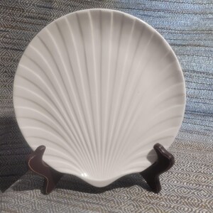 White Shell-Pattern Ceramic Serving Plates - Unbranded. Coquille. Scalloped detailed medium sized plates. Beautiful white color. Vintage image 6