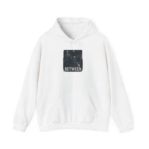 Felpa con cappuccio unisex Heavy Blend™ - Collage "Lost in Between" Liminal Space