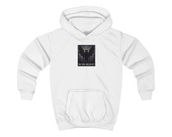 Kinder Gothic Mottenmann Hoodie - Mystisches Wald Design mit roten Augen & Flügeln