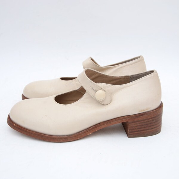 Vintage creamy white leather mary jane women heeled shoes / wooden sole italian