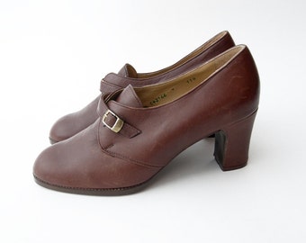 Vintage brown leather women shoes heels / buckle strap classic