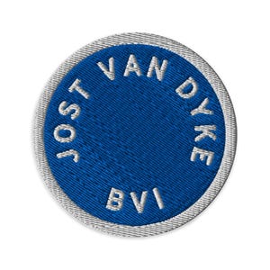 Toppa ricamata Jost Van Dyke / Isole Vergini Britanniche, Caraibi - Applicazione termoadesiva / Blu tabacco e barriera corallina + Bianco tela da vela / 7,6 cm