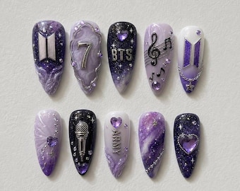 BTS Arirang Press On Nails | 2026 Comeback Borahae paarse kunst | 3D-zilveren microfoon met 7 nagels | Handgemaakte herbruikbare nagel