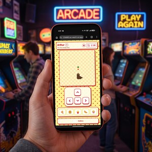 Może przedstawiać: Smartfon wyświetlający interfejs gry wideo w stylu retro, trzymany przed salą gier. Gra zawiera brązową postać i zieloną kropkę na żółtym tle. W salonie gier znajdują się neony z napisem "ARCADE" i "PLAY AGAIN".