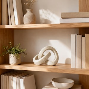 Escultura moderna de nudo de resina, decoración abstracta de infinito, adorno minimalista para estante, acento neutro para el hogar, decoración de mesa escandinava