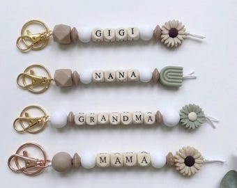 Personalized Mama Keychain, Beaded Grandma Nana Gigi Bag Charm, Mother's Day Gift, Grandparent’s Day Boho Keychain, Grandparent Reveal Gift