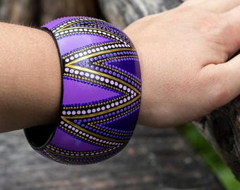 Handgeschilderde paarse houten armband, geometrische boho-sieraden, Afrikaanse tribale armband
