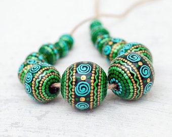 Green African Wooden Beads Set, Unique Round Beads for Jewellery Making - 14 pcs.