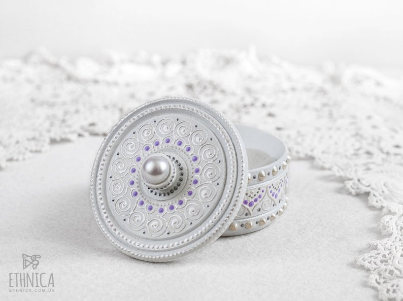round ring box
