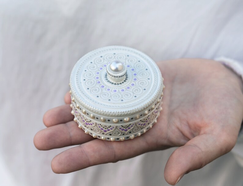round ring box