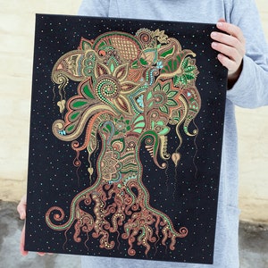 Tree of life painting, indian mehndi art, wall decor for living room or bedroom. Artist holding the canvas in hands to show dimensions.
20x30 cm (8x12 inches), 30x40 cm (12x16 inches), 40x50 cm (16x20 inches)