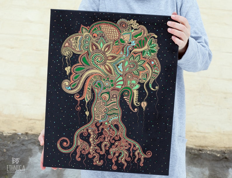 Tree of life painting, indian mehndi art, wall decor for living room or bedroom. Artist holding the canvas in hands to show dimensions.
20x30 cm (8x12 inches), 30x40 cm (12x16 inches), 40x50 cm (16x20 inches)
