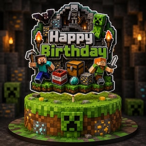 Puede incluir: Un adorno para tarta con temática de Minecraft que incluye el texto Happy Birthday en letras de bloque. El diseño muestra personajes pixelados como Steve, Alex, un esqueleto, un creeper y un murciélago, junto a un bloque TNT y un cofre.
