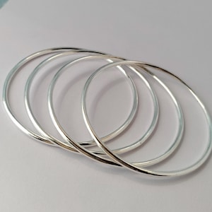 Stapelbara armband i sterlingsilver – Handgjorda minimalistiska smycken – Delikat stapelbart armband – Julklapp