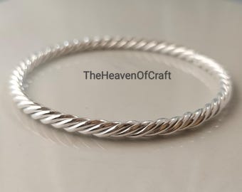 Zilveren armband in gedraaide touwstijl - minimalistische stapelarmband - handgemaakte uniseks sieraden - elegant alledaags cadeau