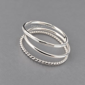 Stapelring van sterling zilver - Gehamerde, gedraaide minimalistische band - Sierlijke sieraden voor elke dag