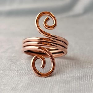 Anillo espiral de cobre puro hecho a mano - Anillo ajustable con envoltura de alambre - Joyería minimalista apilable - Regalo de cumpleaños
