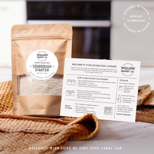 Peut inclure: Un sachet beige de levain déshydraté avec une étiquette blanche indiquant Willow Bakery Co. Sourdough Starter Wild Yeast Culture, accompagné d'une carte d'instructions blanche intitulée Welcome to Your Sourdough Journey.