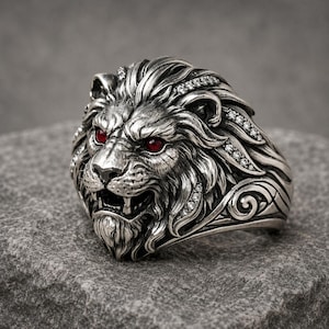 Anello con testa di leone in argento sterling, gioiello gotico punk da motociclista, con inserto in pietra rossa.
