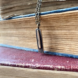 Collar inicial de tipografía vintage atemporal - Monograma - Regalo perfecto para él o ella - Letra L