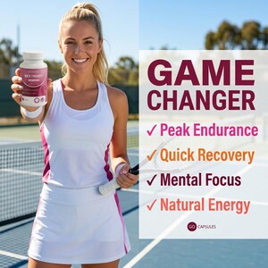 Op de afbeelding: Een vrouw in een witte tennisoutfit houdt een flesje Bietencapsules vast. De afbeelding bevat de tekst "GAME CHANGER" met voordelen: Peak Endurance, Quick Recovery, Mental Focus en Natural Energy. De achtergrond is een tennisbaan.