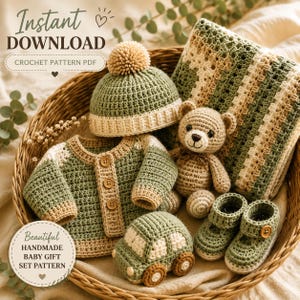Puede incluir: Un patrón de ganchillo para regalo de bebé que incluye un gorro verde y beige con pompón, una chaqueta con botones, un coche pequeño, un oso de peluche y una manta. El texto dice Instant DOWNLOAD CROCHET PATTERN PDF y Beautiful HANDMADE BABY GIFT SET PATTERN.