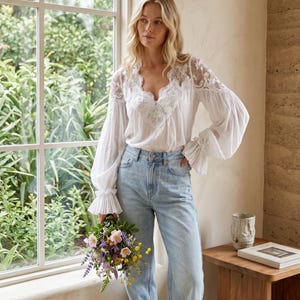 Elegante kanten damesblouse met V-hals – casual top met lange mouwen, pofmouwen en gegolfde manchetten – wijd shirt in bohostijl