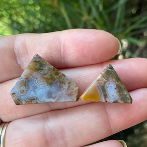 Kentucky agate preform - two small triangular pieces