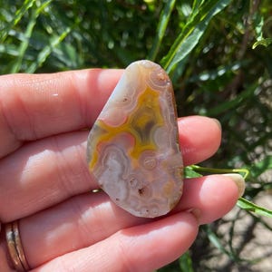 Kentucky agate preform with pink areas