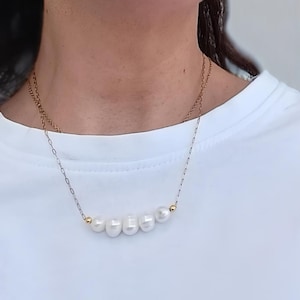 Collana con cinque perle / Collana di perle d'acqua dolce / Gioielli minimalisti con perle / Collana delicata in oro / Collana da sposa / Regalo per lei